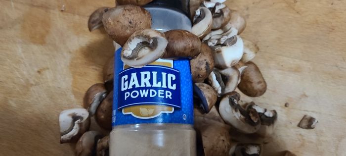 Garlic powder with mushrooms.jpg