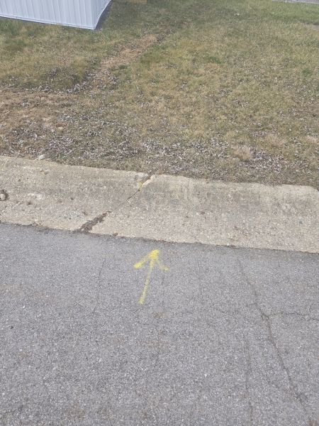 File:Vv curb with gas line paint.jpg