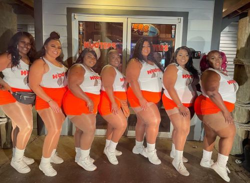 Hooters.jpg